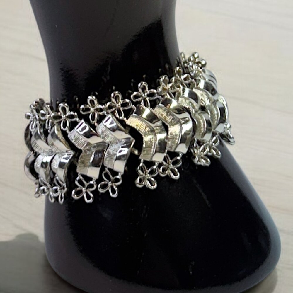 CORO Vintage Links Silver Tone Bracelet 7 inches